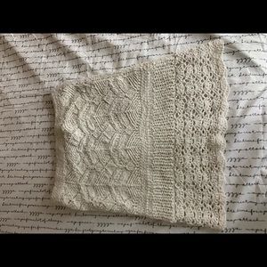 White holilister skirt